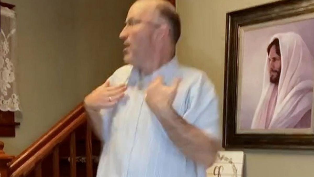 Viral Video: डांसिंग डैड ने मौजा ही मौजा गाने पर किया डांस, देखें