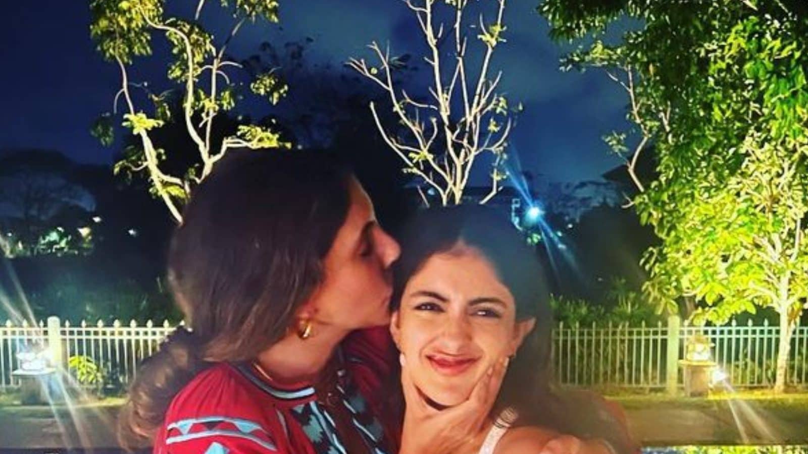 Shweta Bachchan Plants Kiss on Navya Naveli Nanda?s Head in Adorable Pic from New Year?s Eve