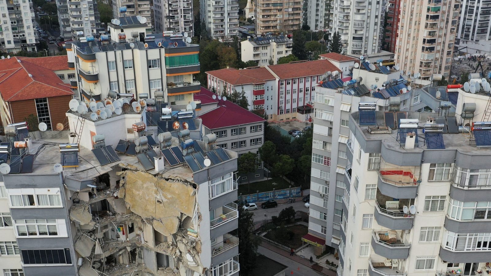 Turkey-Syria Earthquake: Death Toll Rises, Nears 8,000; Rescue Teams Face Frigid Temperatures, Rain