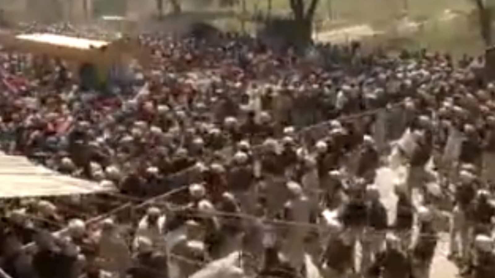 Amritsar: Khalistan Sympathiser Amritpal Singh’s Supporters Clash With Police | WATCH