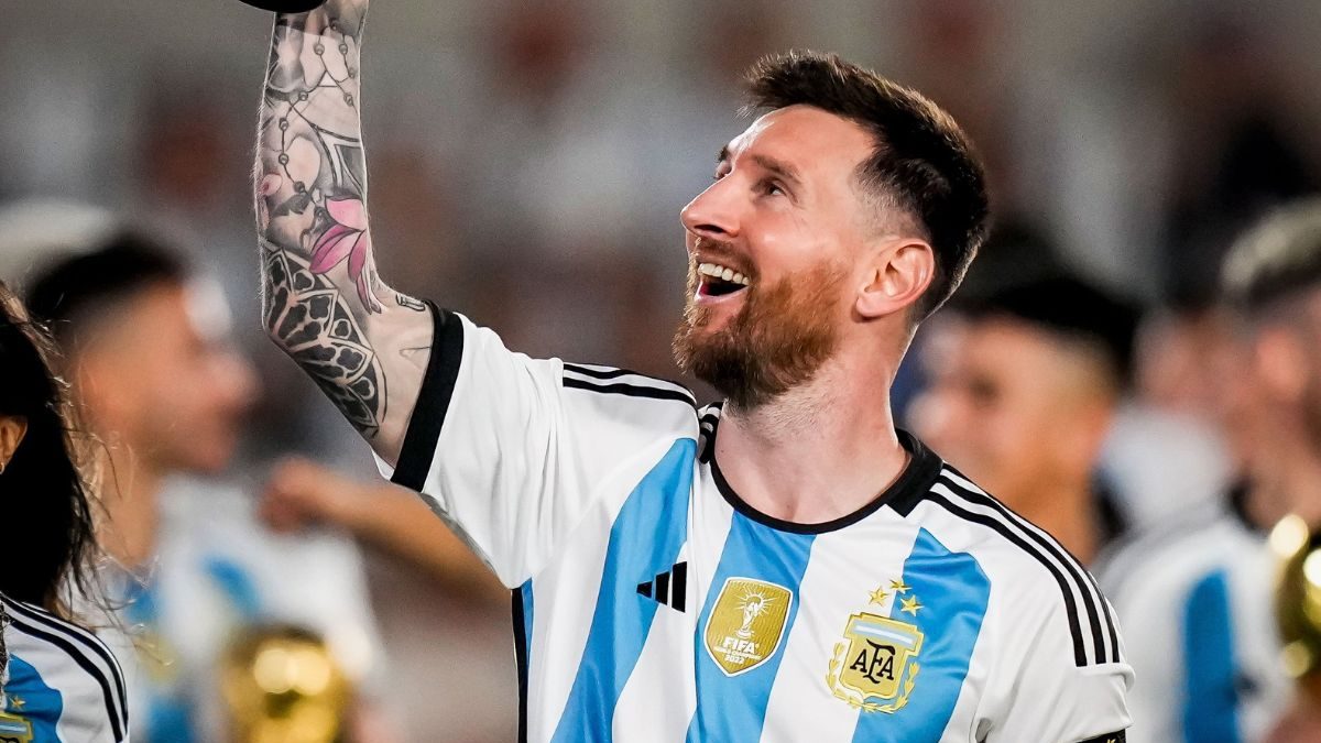WATCH: Lionel Messi Moved to Tears as Argentina Fans Serenade Team Ahead of Panama Win