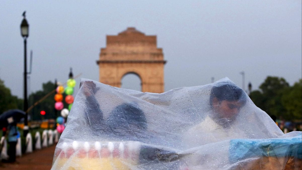 Light Rain in Delhi, Air Quality Moderate; Temperatures Down to 15 Degrees