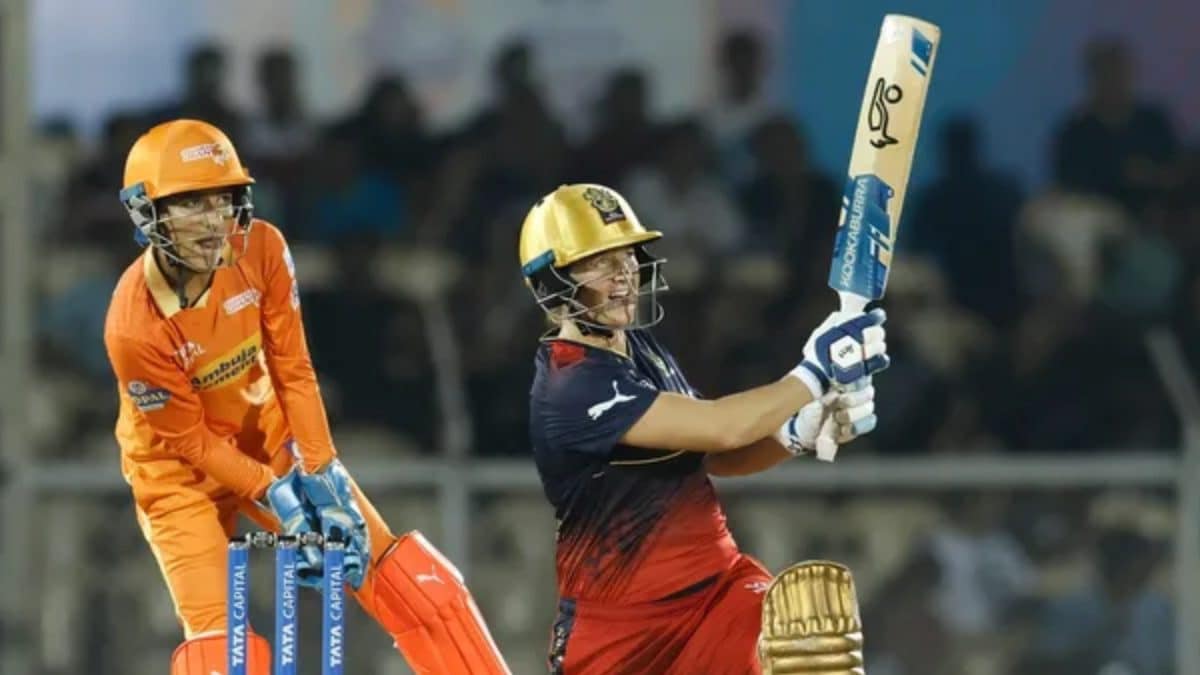 Watch: Sophie Devine Blasts 24 Runs in an Over of Ashleigh Gardner; Misses Century by One Run