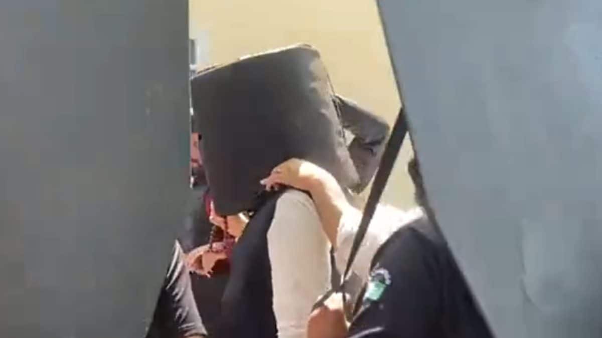Imran Khans Walks Into Court With Bulletproof Bucket on Head, Leaves Internet in Splits | WATCH