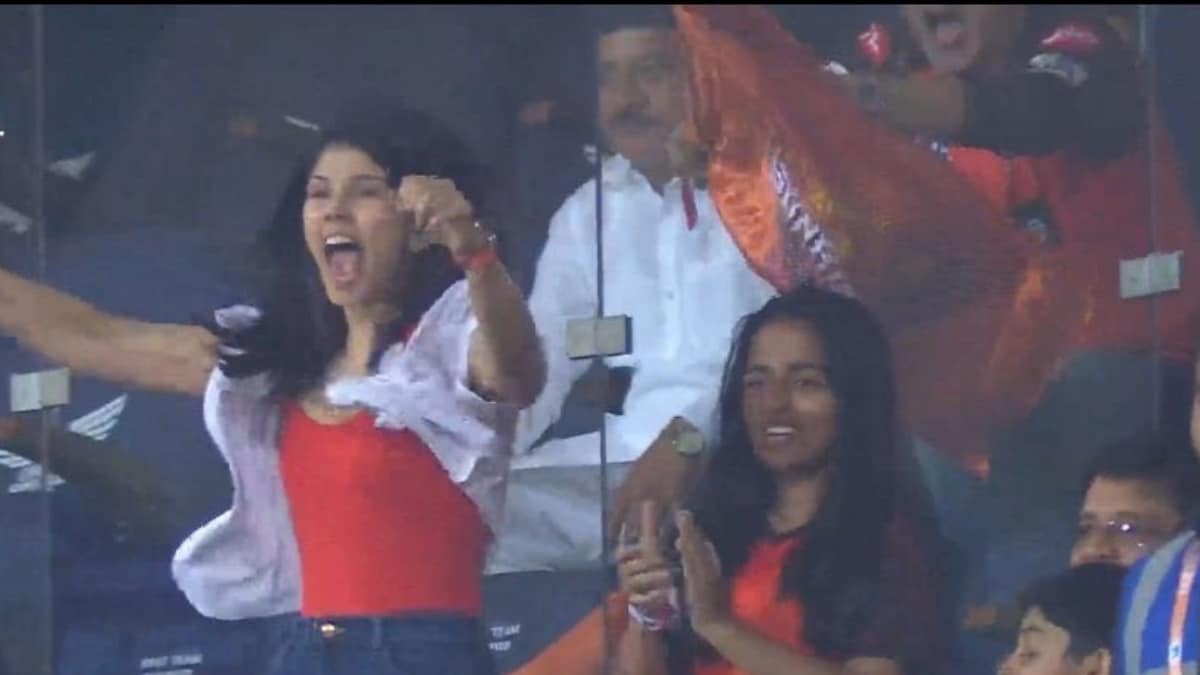 WATCH: Kaviya Maran Jumps With Joy After Kyle Mayers Wicket, Fans Say She is the Best