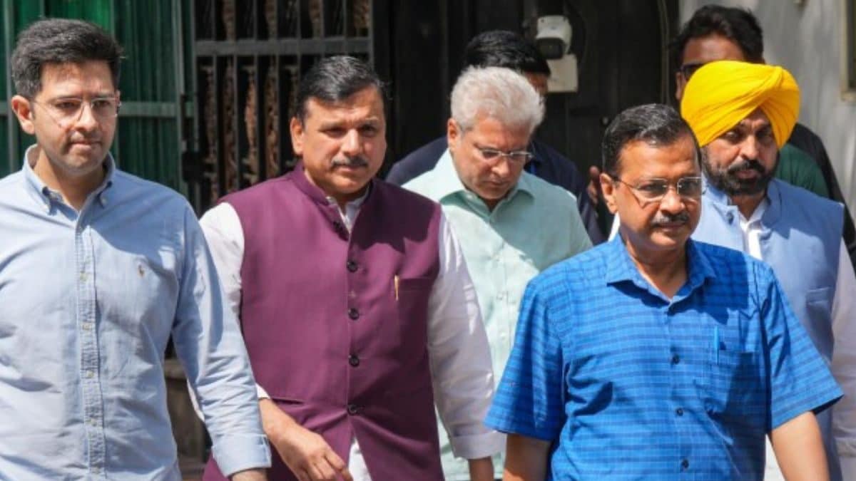 Delhi Cabinet Sends Notice to Vigilance Secretary Probing Kejriwals Residence Renovation