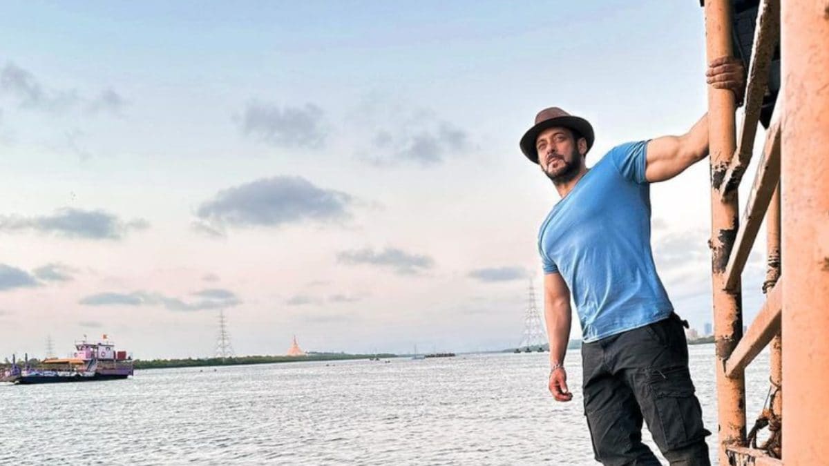 Salman Khan’s Pun Game Is As Strong As His Biceps, Shares Pic As He Recovers From Injury 

 Salman Khan’s Pun Game Is As Strong As His Biceps, Shares Pic As He Recovers From Injury 

