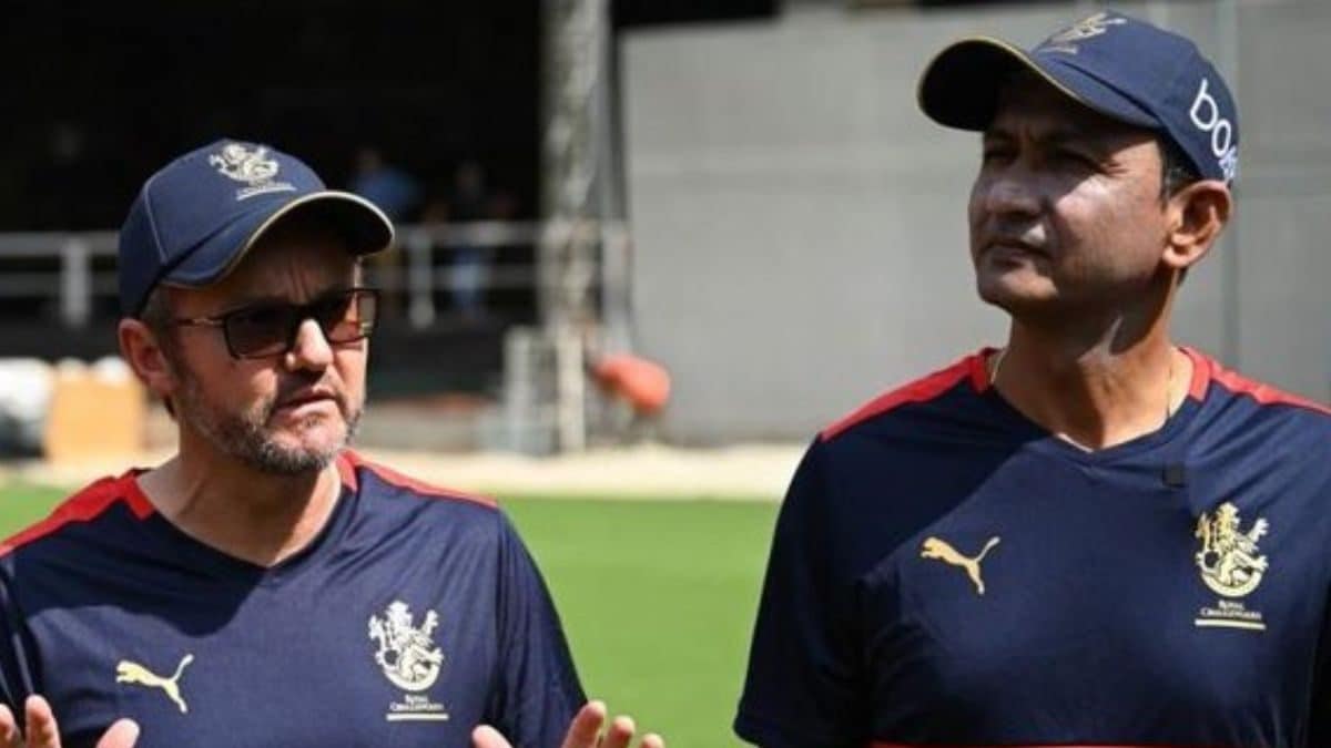 Mike Hesson and Sanjay Bangar?s Contracts Under Review by Royal Challengers Bangalore ? News18