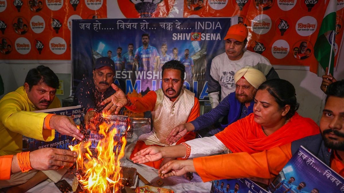 From Uttar Pradesh to Tamil Nadu, Fans Across India Perform Pooja and Havan for Indias Success in World Cup Final; Watch  News18