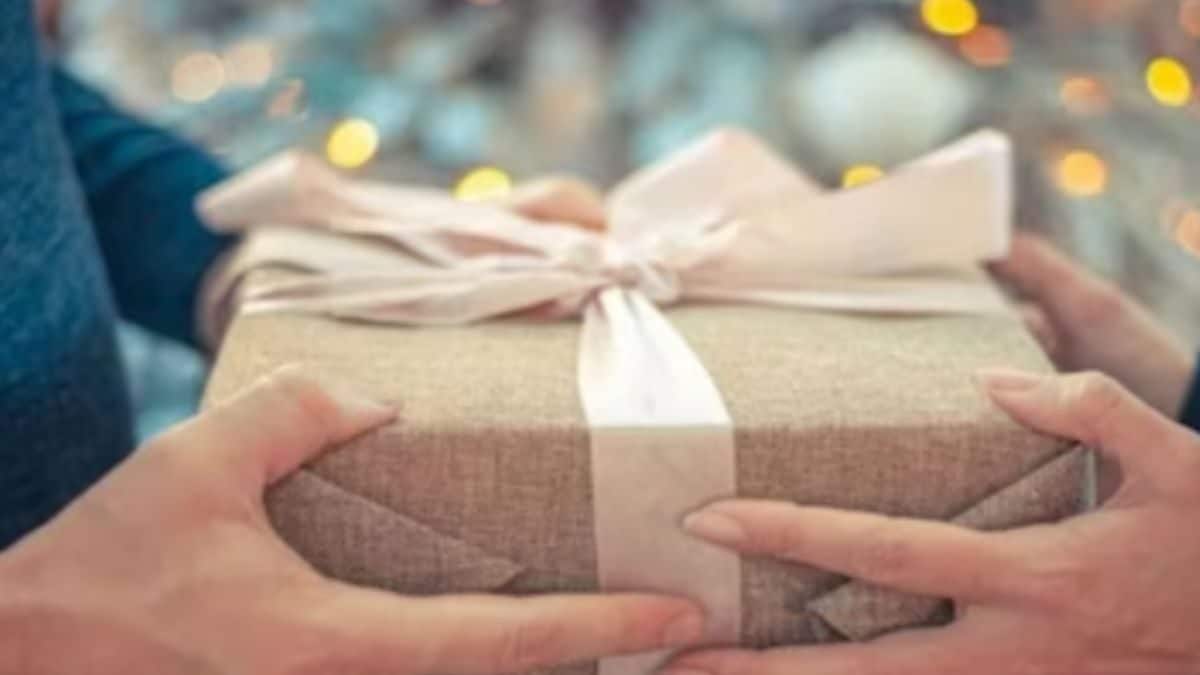 Astrologer Suggests Gifts That Will Bring Good Luck This New Year ? News18
