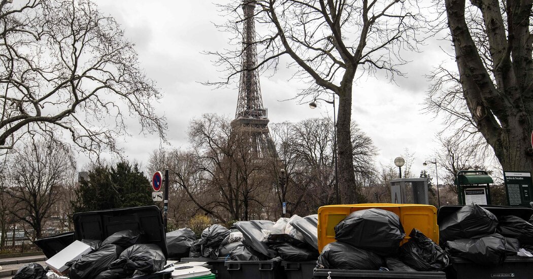 Video: Piles of Trash Line Parisian Streets