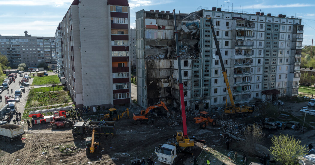Video: Russian Rocket Destroys Apartment Block in Central Ukraine