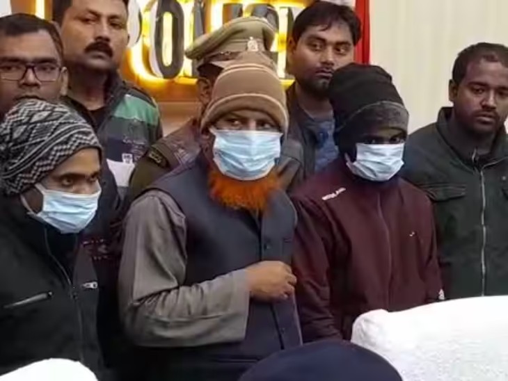 VHPs stance tough on the arrest of three suspects posing as Hindus and selling religious books at the Magh Mela in Prayagraj.  VHP warns those who confuse Hindus VHPs stance tough on arrest of three suspects posing as Hindus and selling religious books at Prayagrajs Magh Mela