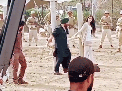 Not hand pump, this time Sunny Deol uprooted pillar: action scene of Gadar 2 leaked before release