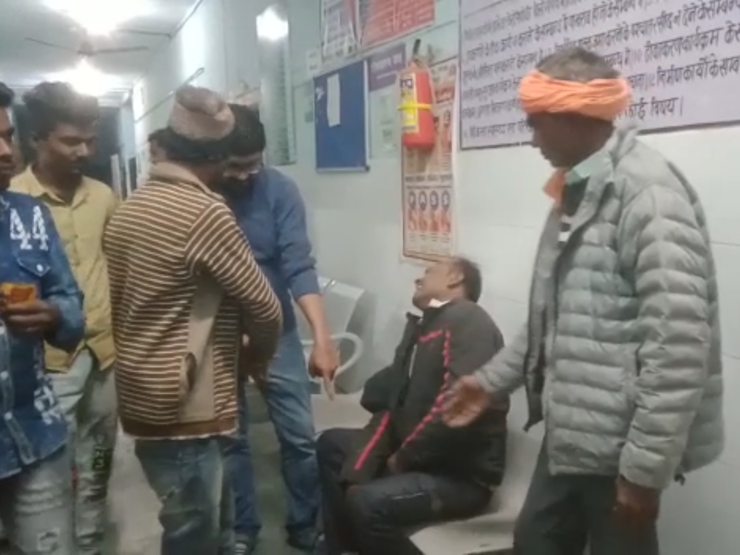 Returning home after joining the thirteenth, uncontrolled magic hit the bike.  Returning home after joining the thirteenth, uncontrolled magic hits the bike