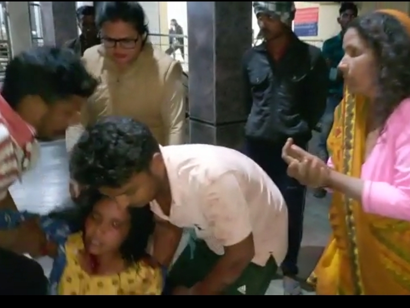 There was a lot of lathi-batting, stone pelting, 6 injured, there was a dispute about tying buffalo in the plot.  There was a lot of lathi-poles, stone pelting, 6 injured, there was a dispute about tying buffalo in the plot