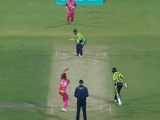 Rashid Khan played helicopter shot: the ball fell 99 meters away, Lahore Qalandars beat Islamabad United by 110 runs in PSL