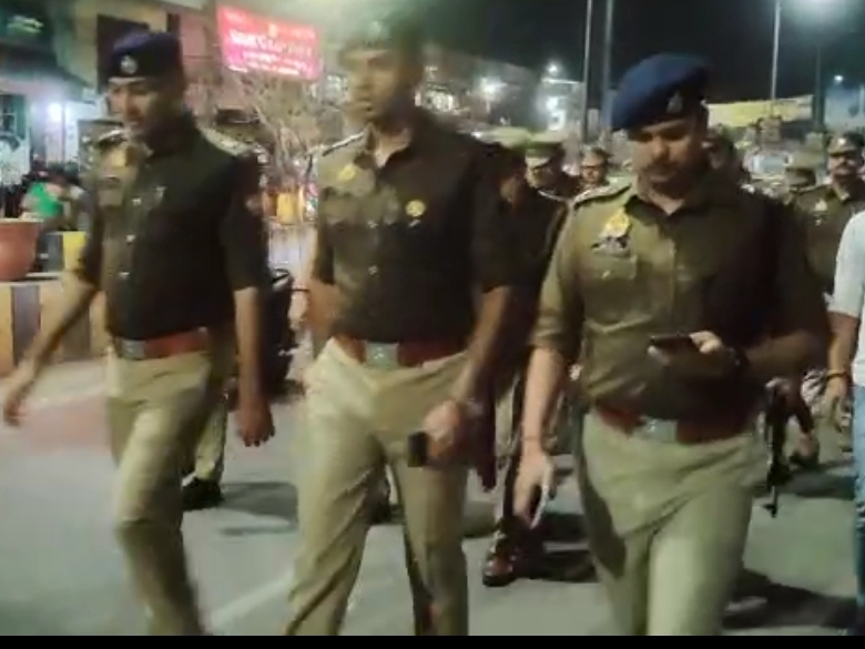 SSP did foot march in the city with force, checking of vehicles and suspicious persons.  SSP did foot march in the city with force, checking of vehicles and suspicious persons