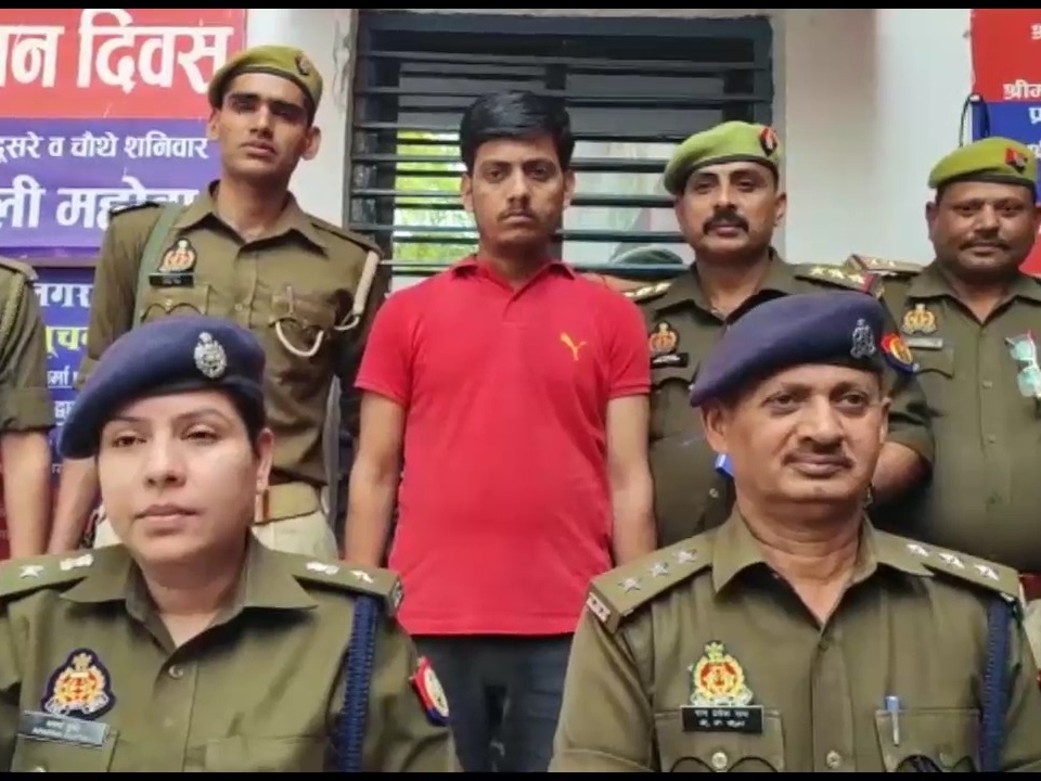 160 grams of gold recovered from the vicious thief, it was stolen from the businessmans house.  160 grams of gold recovered from vicious thief, stolen from businessmans house