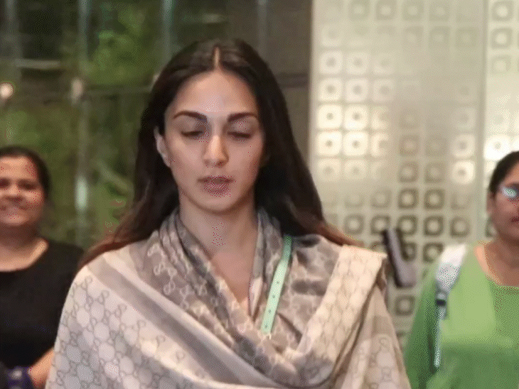 Bollywood celebs changed the trend of airport look: from Parineeti, Jhanvi to Kiara wore light comfortable clothes, also adopted no makeup look