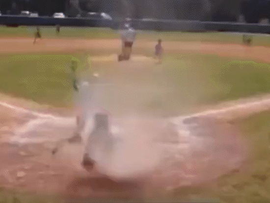 Baseball umpire rescues child from dust storm: Florida baseball ground incident;  People are praising the umpire